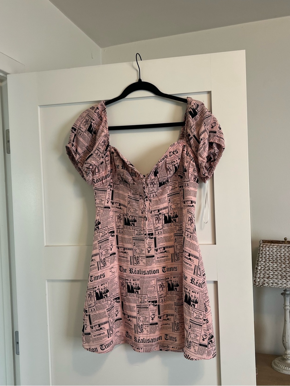 Réalisation Par Pink and Black Newspaper-Print Puff Sleeve Mini Dress